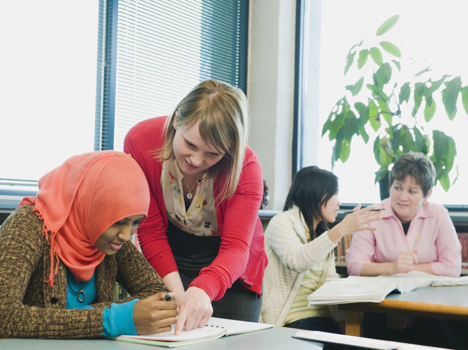 esl-class-585c12a65f9b586e026773f3.jpg